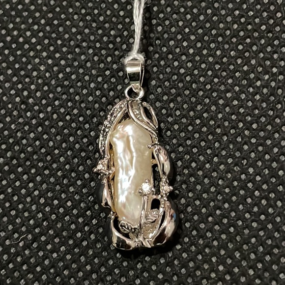 Jewelry - COPY - Stunning Mother of Pearl Pendant